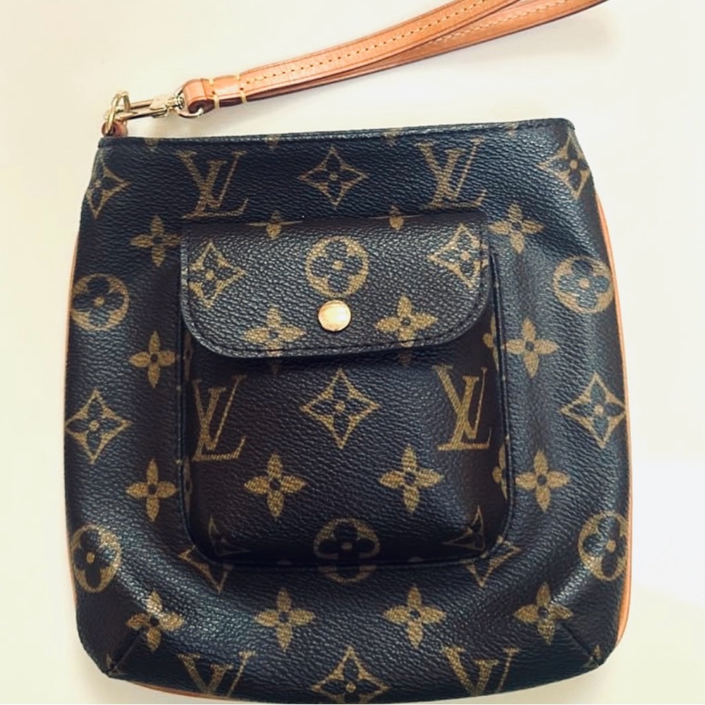 Louis Vuitton Monogram Partition Wristlet